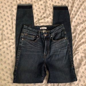 Good American Jeans- size 6/27. Excellent condition. Only worn once.